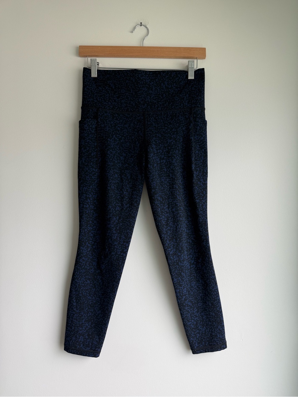 Athleta Salutation Stash Pocket Gravel Tights M Blue Print